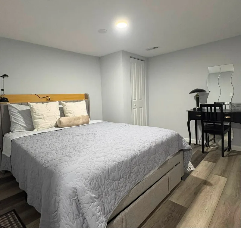 Private room in Savoy near UIUC campus