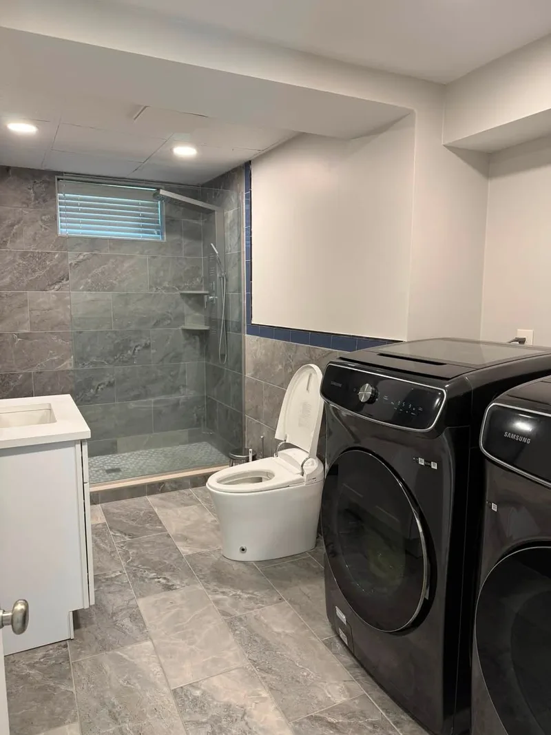 Private room in a 2BR near SU campus