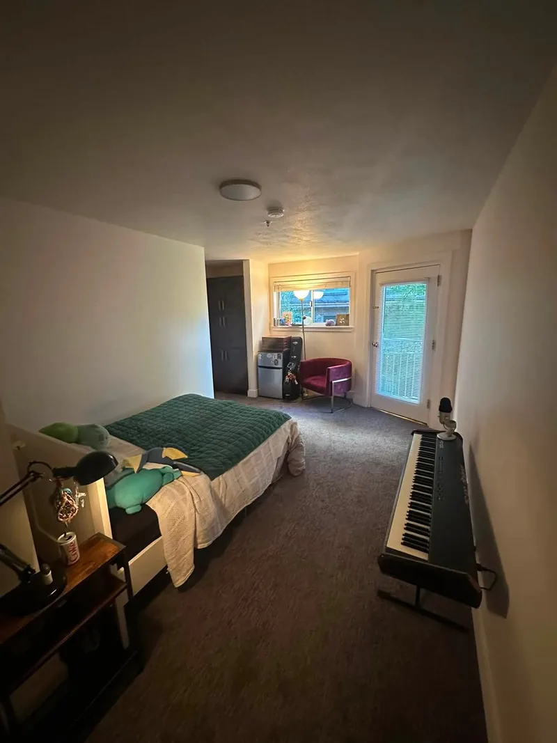 Spacious private room in sunny Paddington