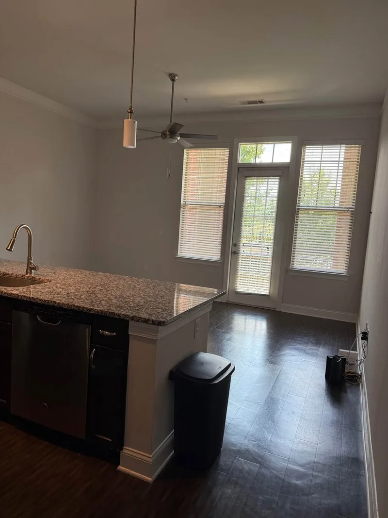Private room in sunny 3BR Back Bay apt