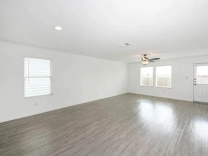 Spacious Room in Shared House