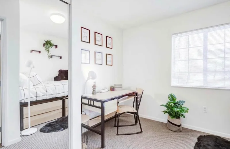 Modern room near JCU