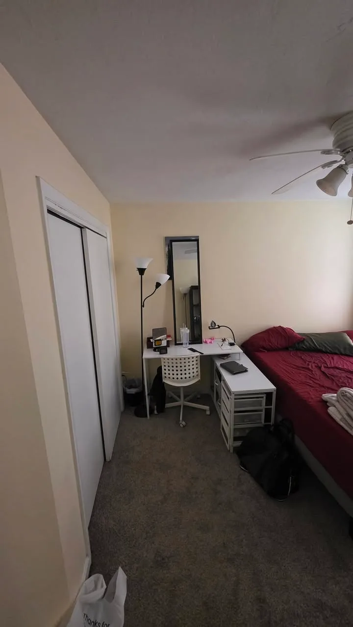 Clean private room near NEU