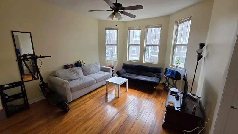Clean private room near NEU