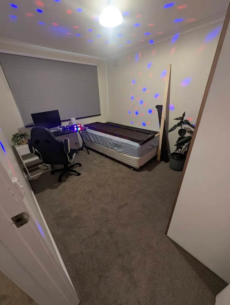 Quiet room in cozy East Bank apartment