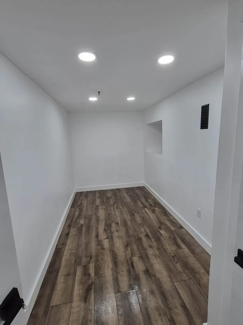 Room in Dupont Circle