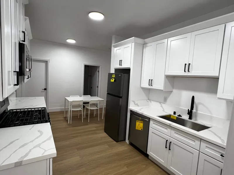 Veg-only kitchen, private room near UCSD