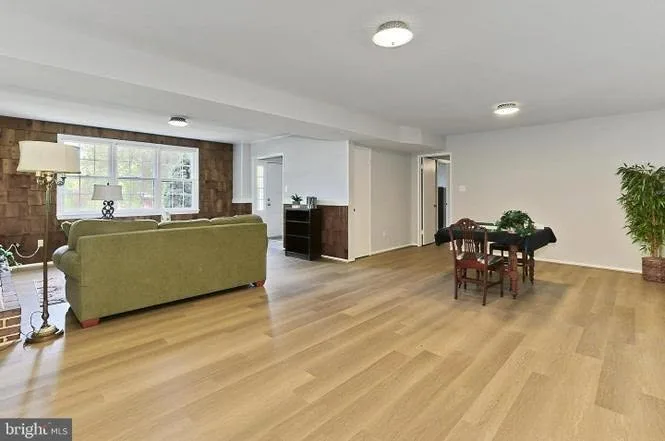 Private room in shared house near campus
