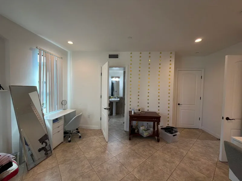 Private room near Cornell
