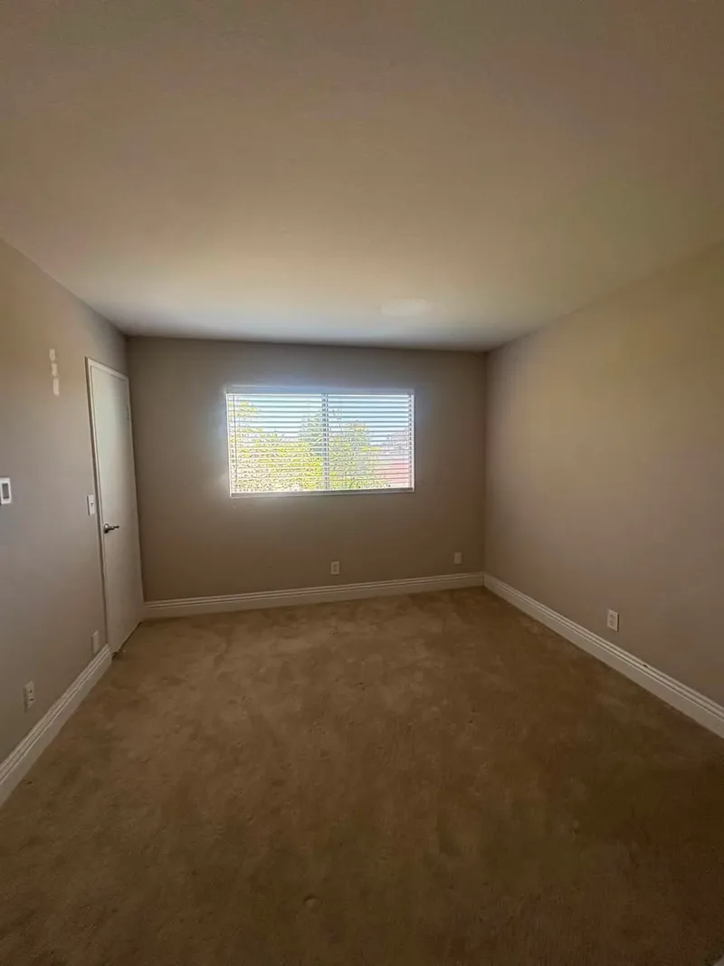 Quiet room in Bedford Park for med student