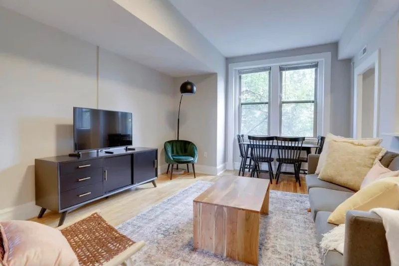 Private room in 2BR apartment near UC, veg kitchen
