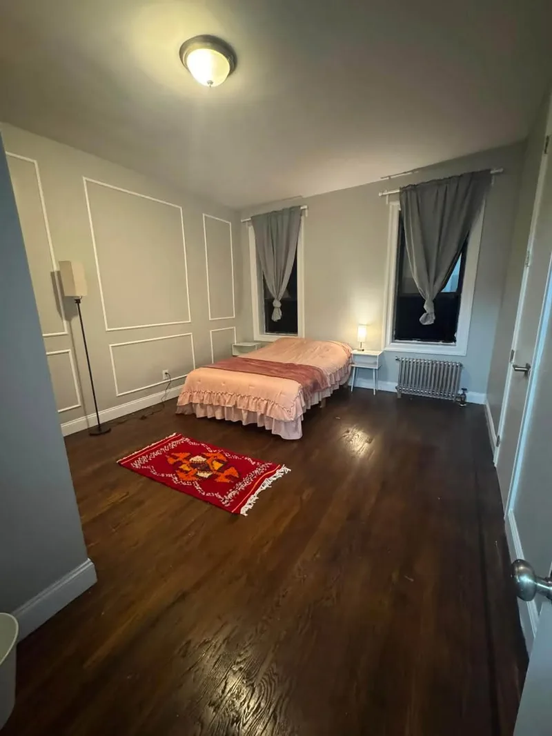 Spacious shared room in South Philly