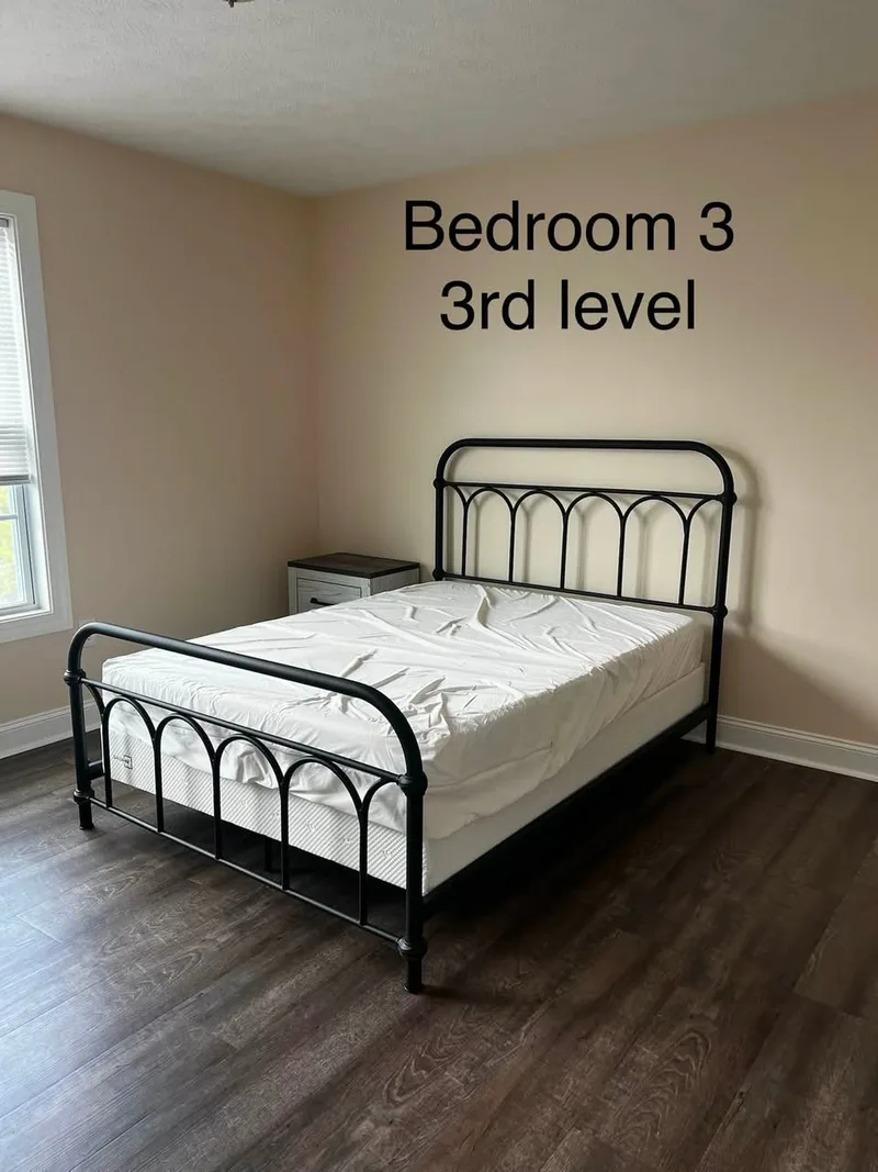 Private room in Champaign’s South Side