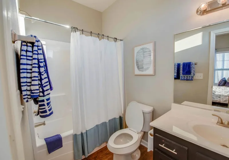 Room for rent in a 3BR house
