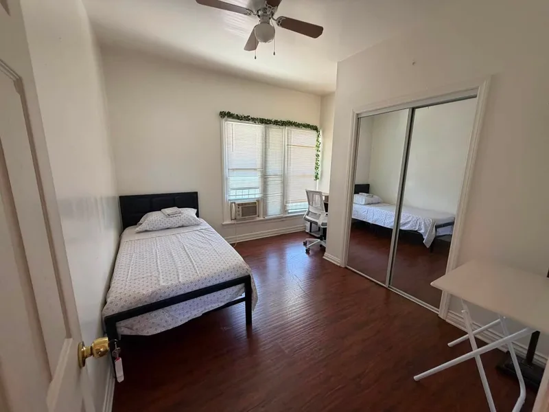 Private room in Kensington house