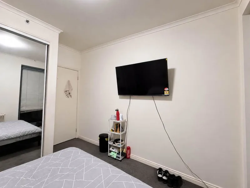 Cozy shared room in Northside Berkeley