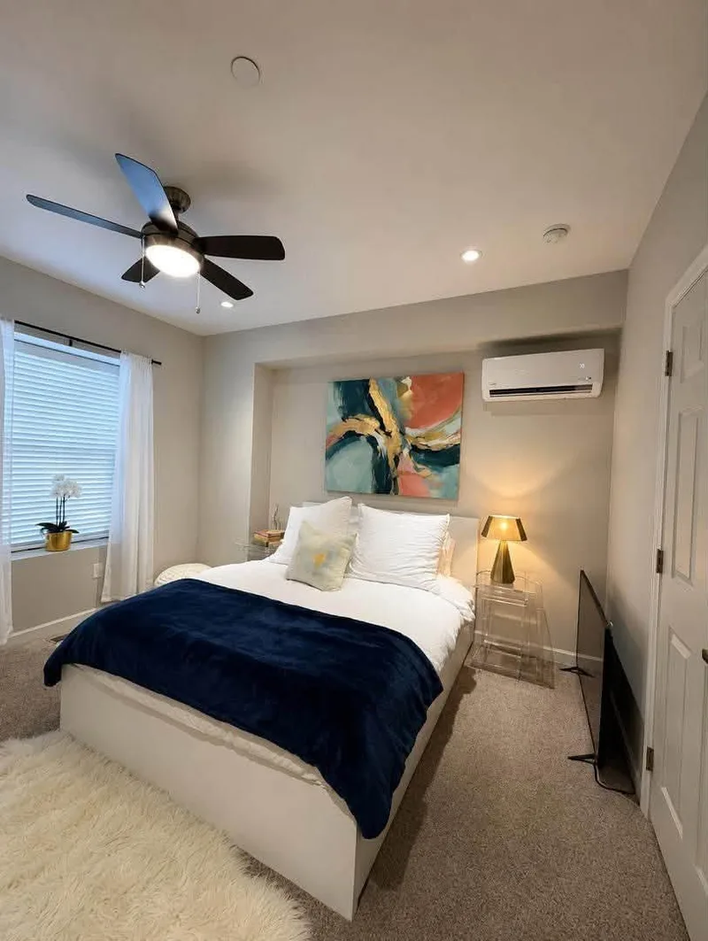 Cozy private room near USC