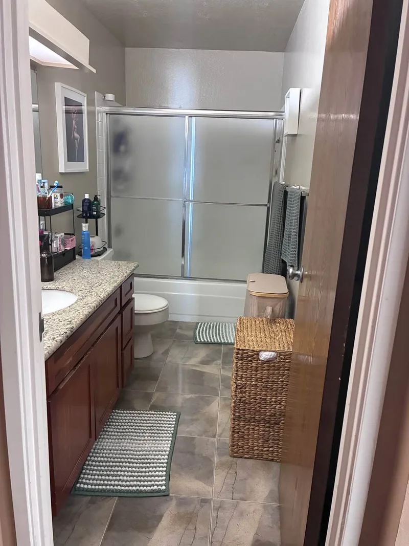 Private room in student-friendly Old Town apartment