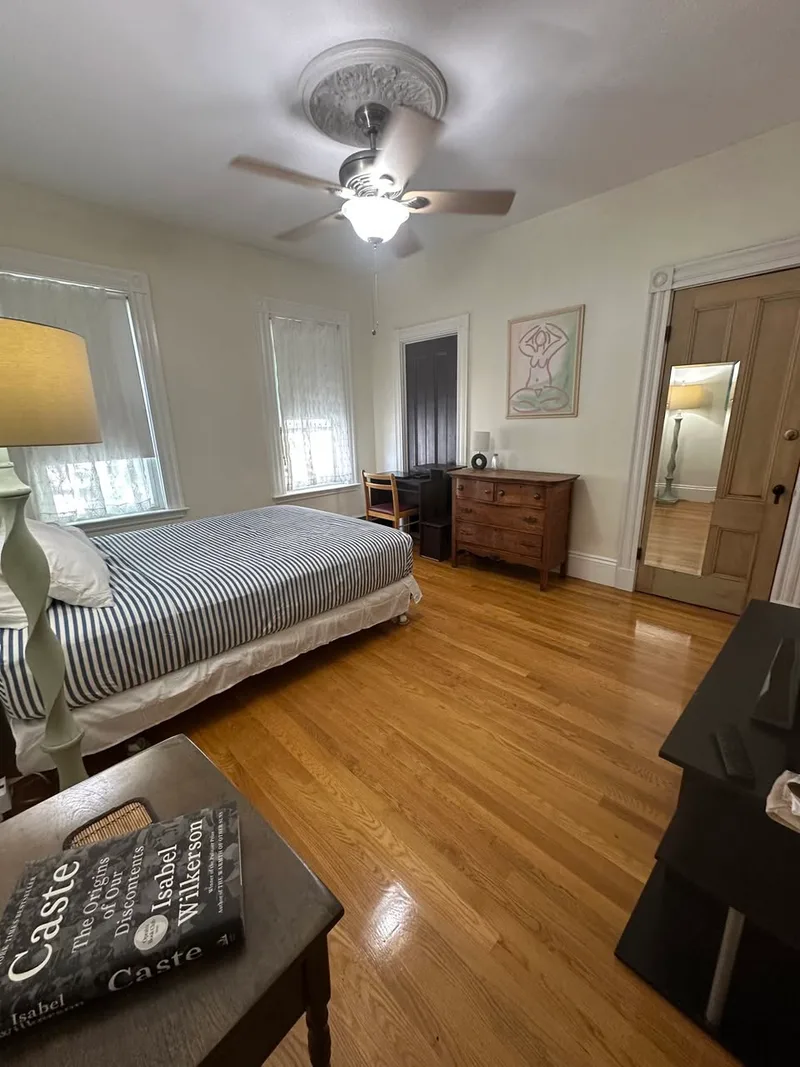 Spacious room in shared house near UTSA