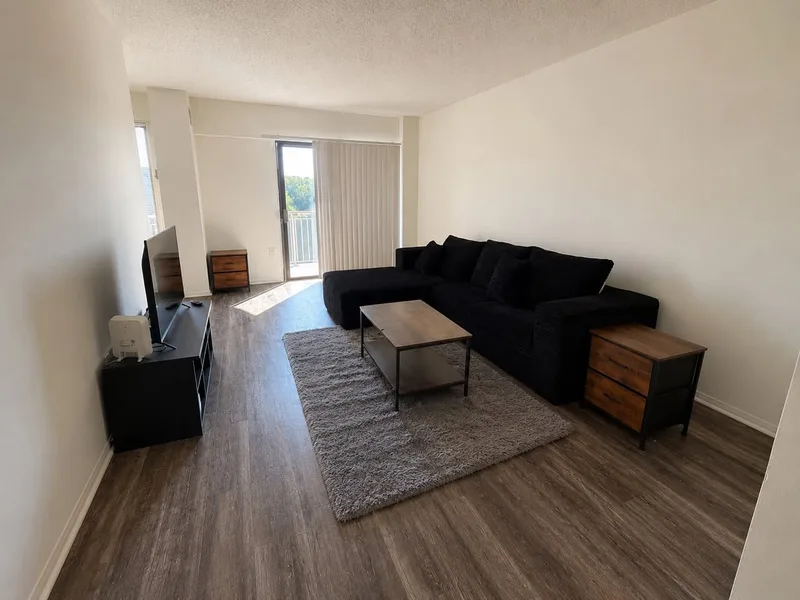 Private room in 2BR near campus, one parking spot
