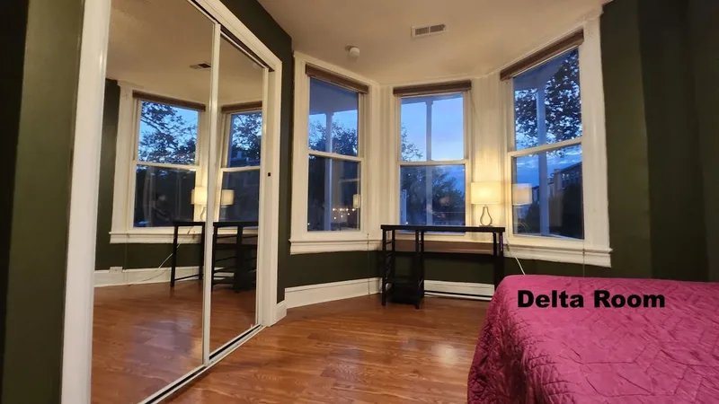 Spacious private room in West LA