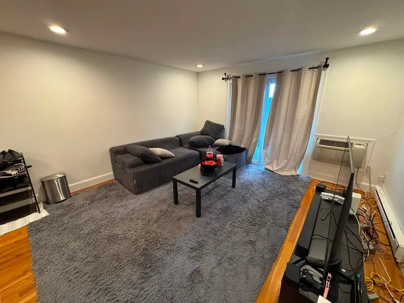 Sharing 2BR near UT Austin, veg kitchen, 10 min walk to campus