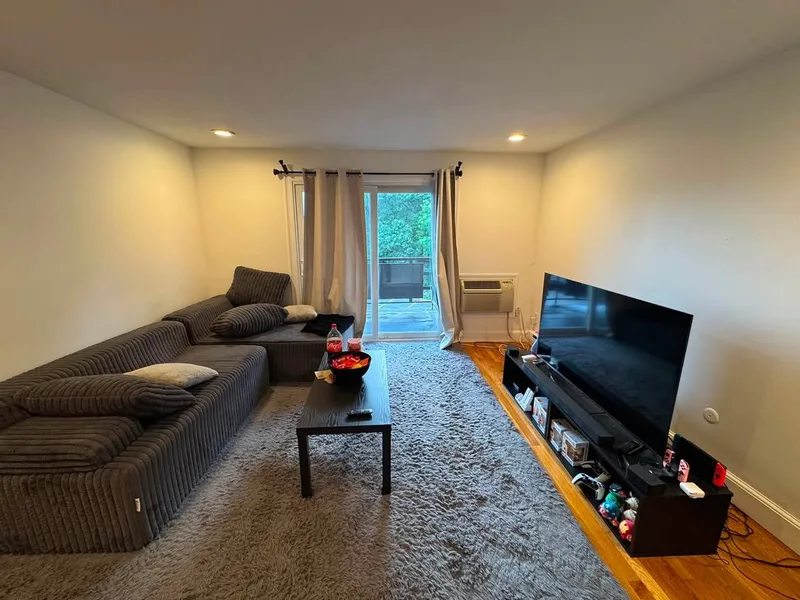 Sharing 2BR near UT Austin, veg kitchen, 10 min walk to campus