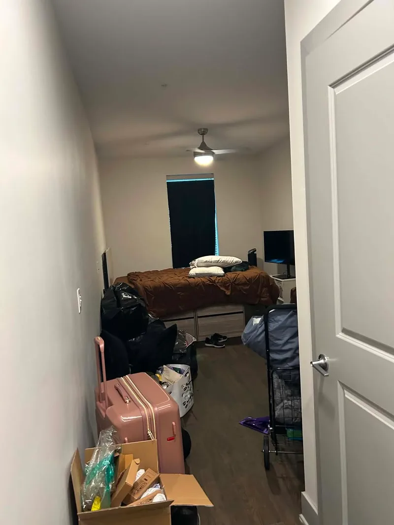 Clean veg roommate needed in Midtown