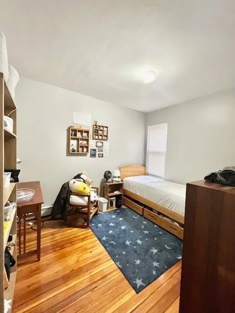 Room for rent in a 3-bedroom house