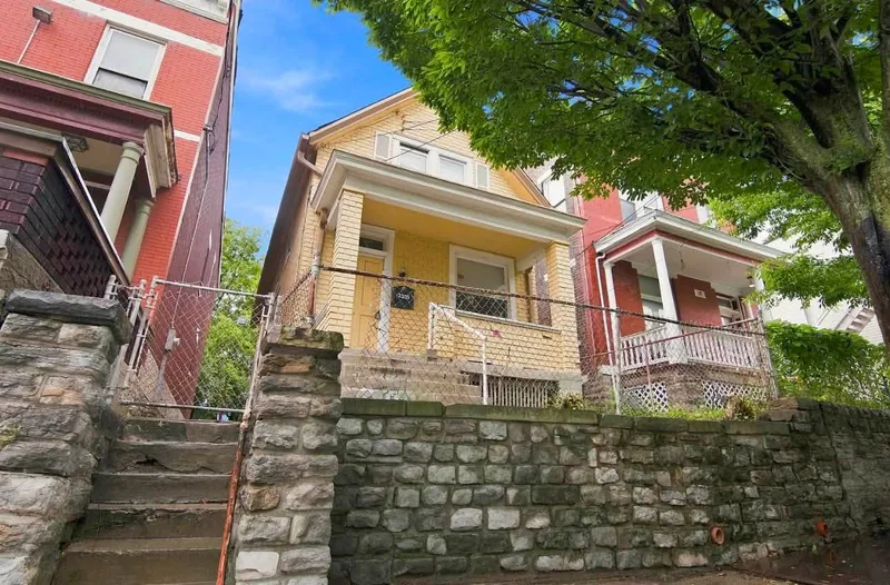 Private room in shared townhouse near CWRU