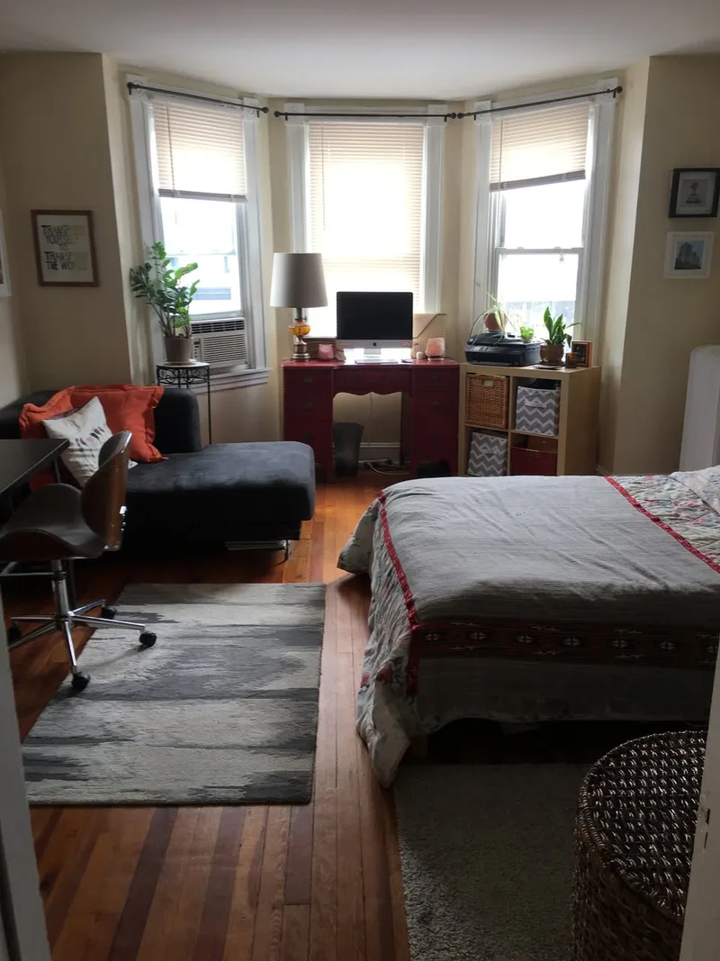 Private room in 2BR apartment near downtown