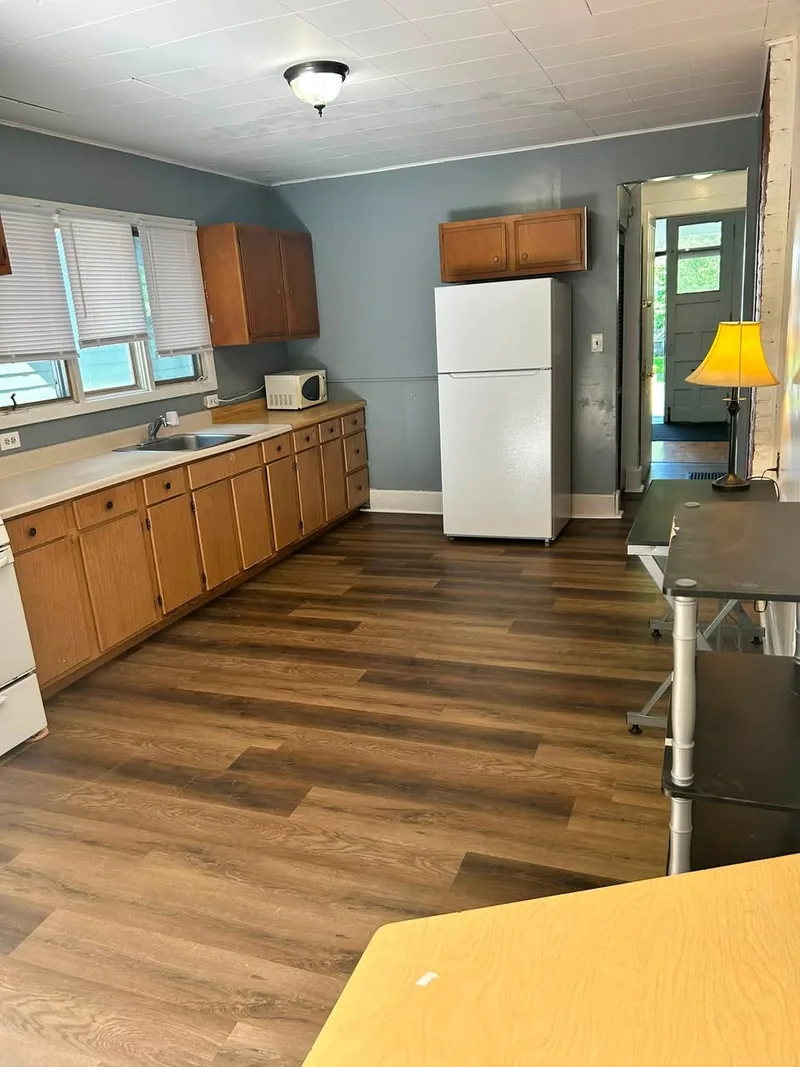 Share our cosy Newtown house