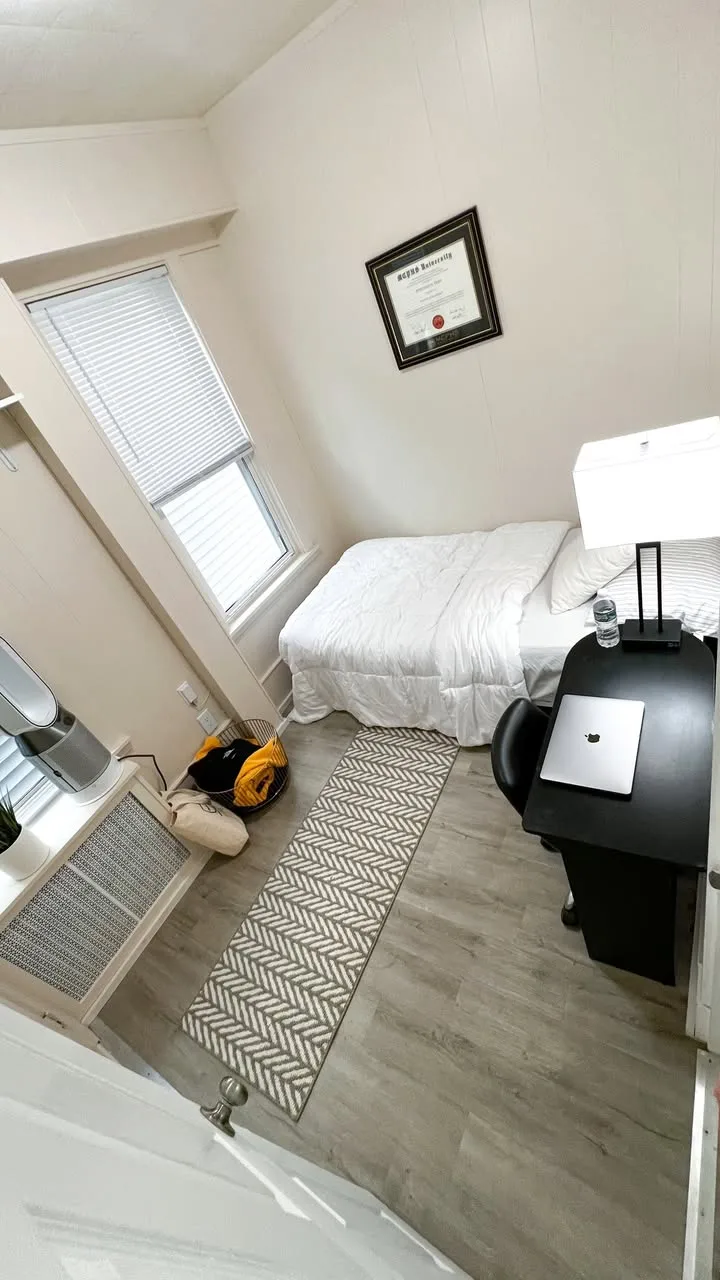 Private room in 3BR Hampshire house