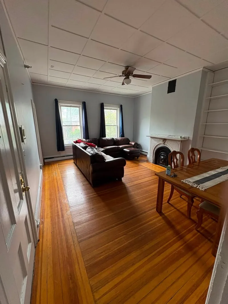 Sunny room in Back Bay studio