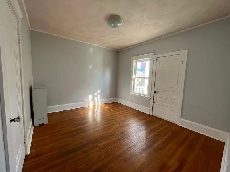 Private room in shared house near campus