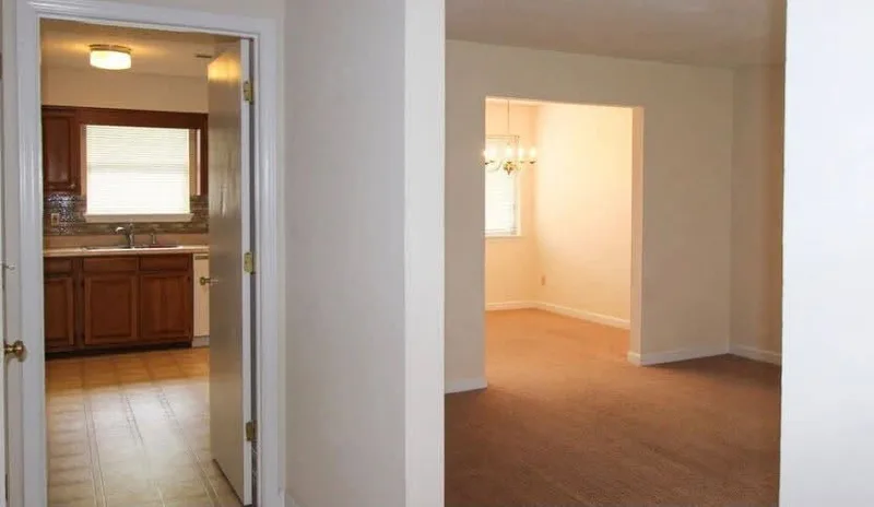 Clean private room in Plano, near DART