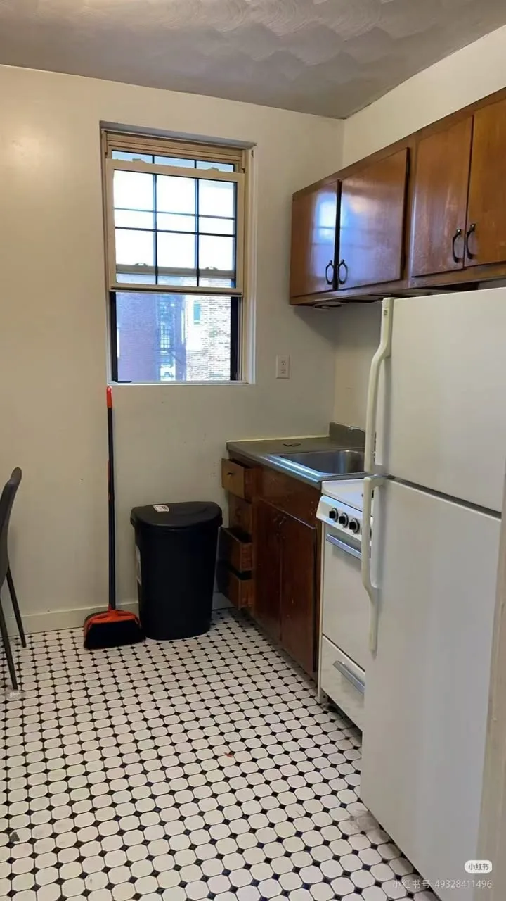 Private room in 3BR Charles Village house