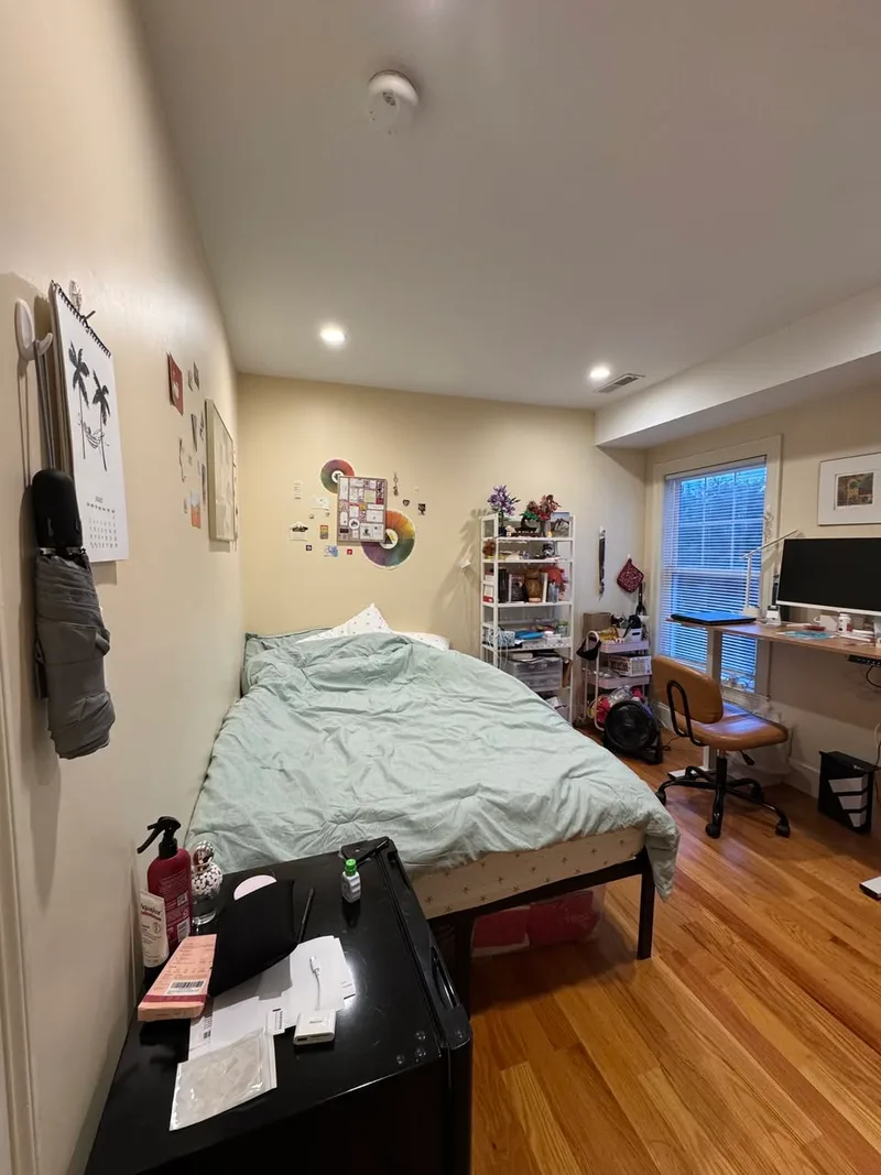 Cozy room near university