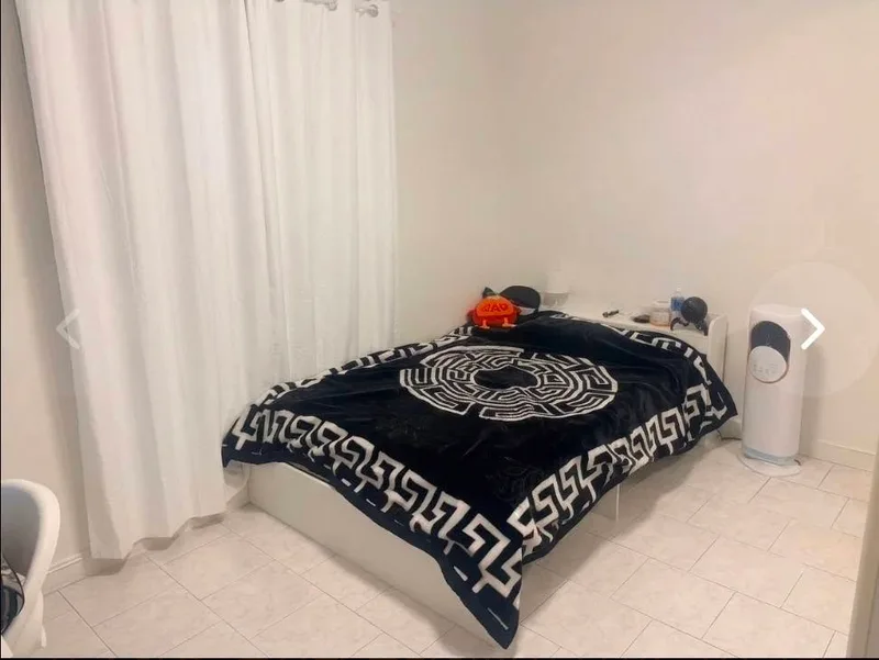 Spacious room in Stony Brook Village
