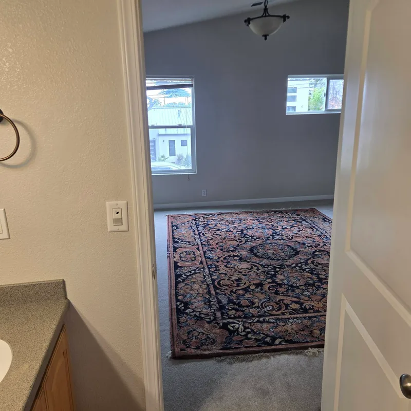 Private room in quiet house near UB