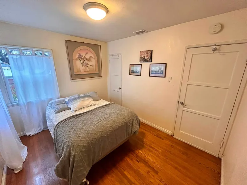 Private room for rent near campus