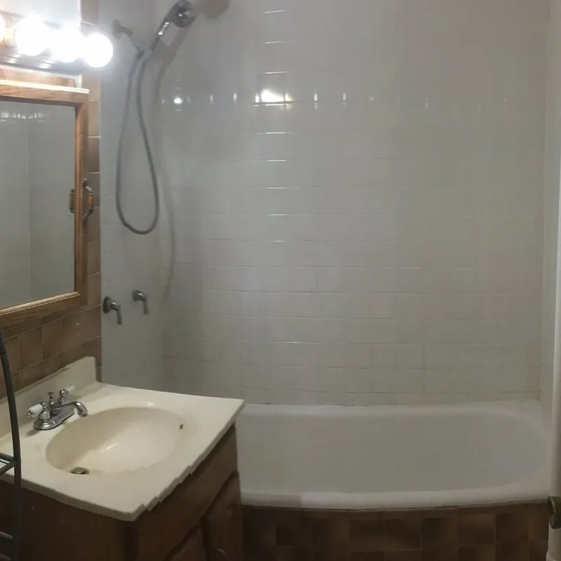 Room for rent in a 3-bedroom house
