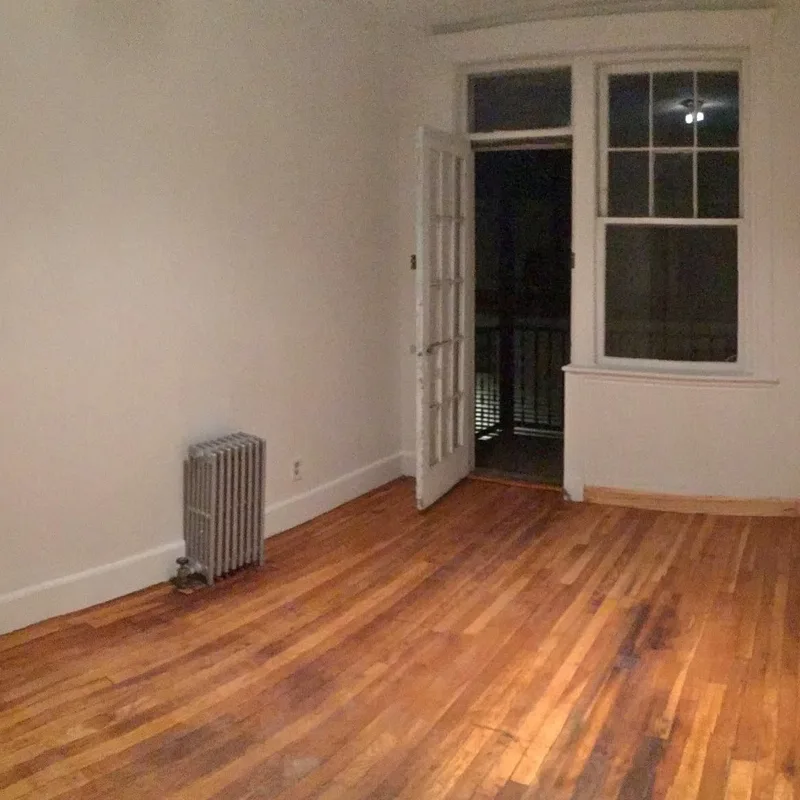 Room for rent in a 3-bedroom house