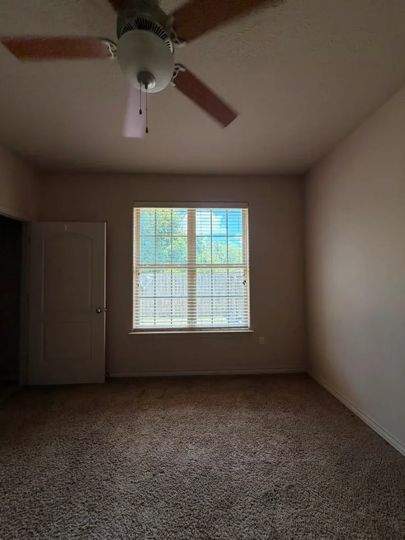 Private room in a house near campus