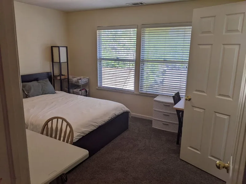 Room near UH campus