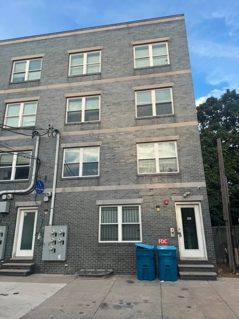 Room for rent in a 3-bedroom house