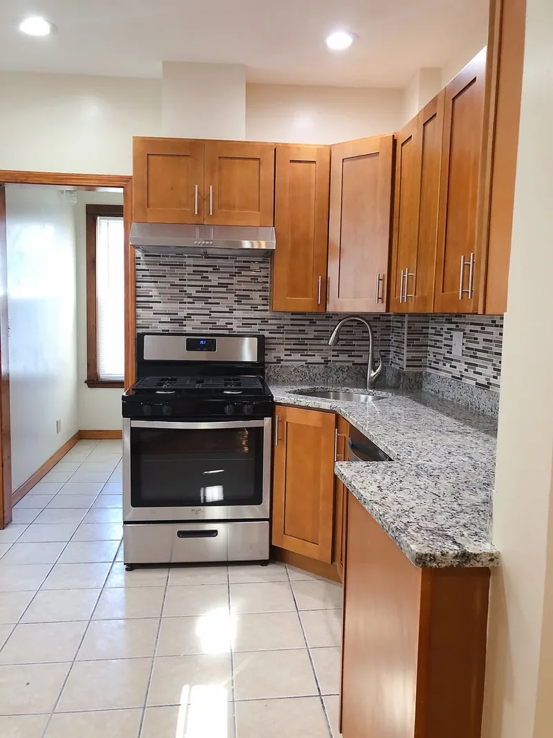 Room for rent in a 2BR apartment