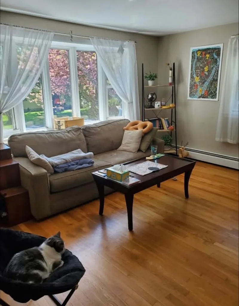 Private room in Roland Park apartment