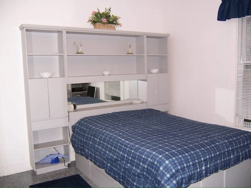 Spacious room in quiet Westside home