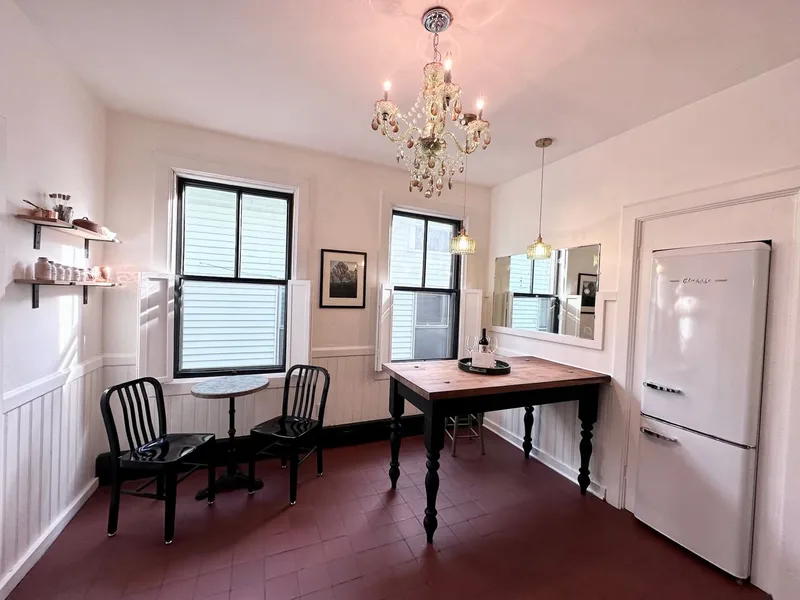 Large private room near SU
